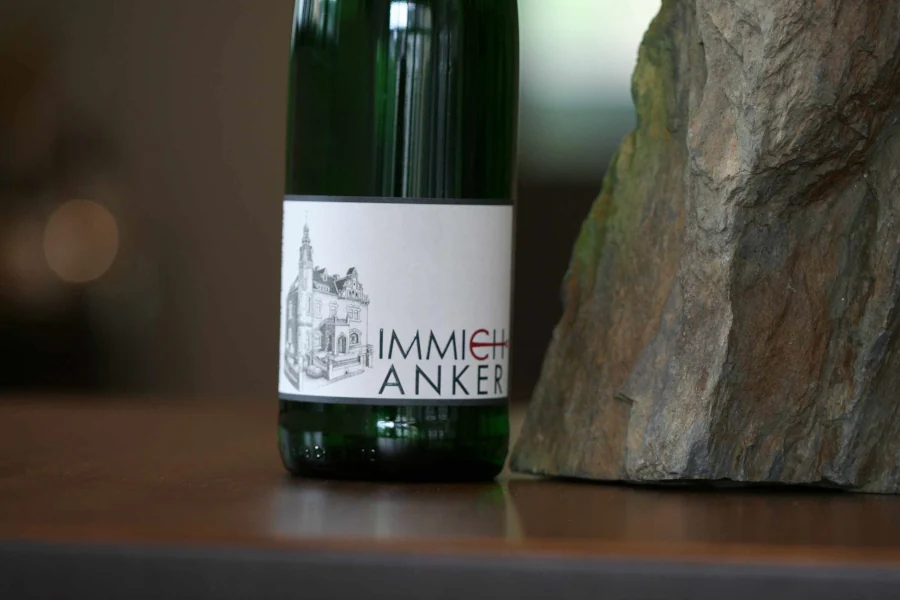 Weinflasche vom Weingut Immich-Anker